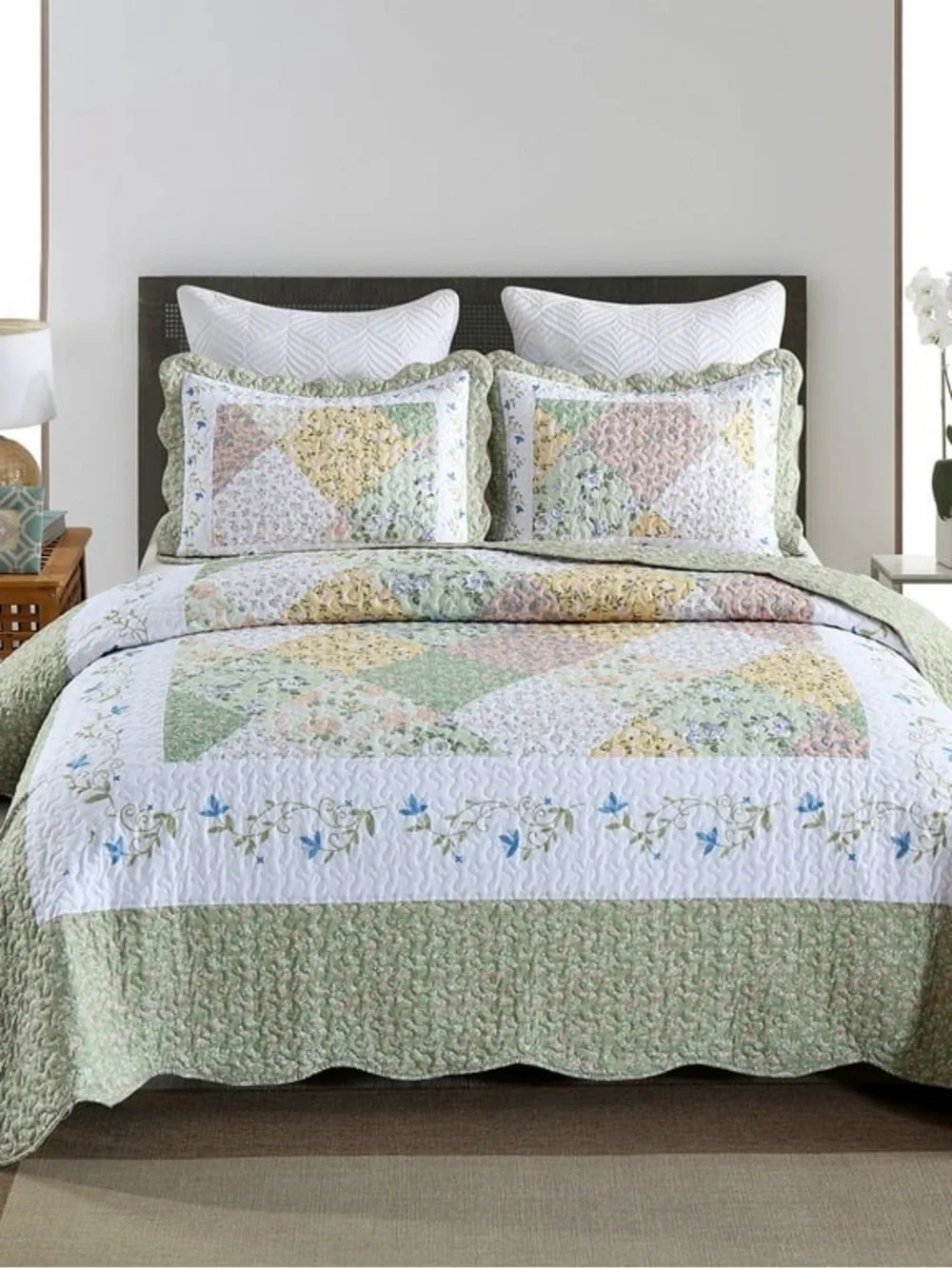 Floral Patchwork Green and White queen 3 piece Quilted Bedding Set